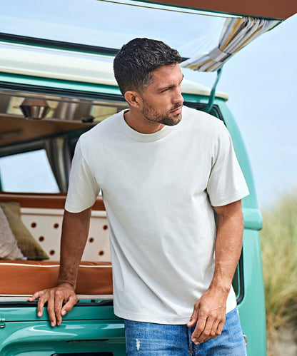 Urbanes, locker sitzendes T-Shirt